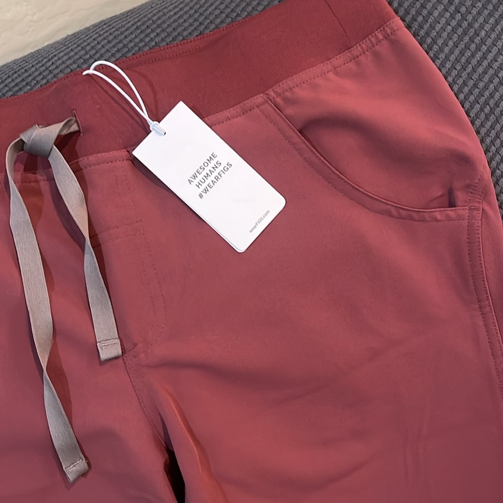 W KADE CARGO PETITE
SCRUB PANTS
T21004P MEDIUM
RD001 - Picture 3 of 5